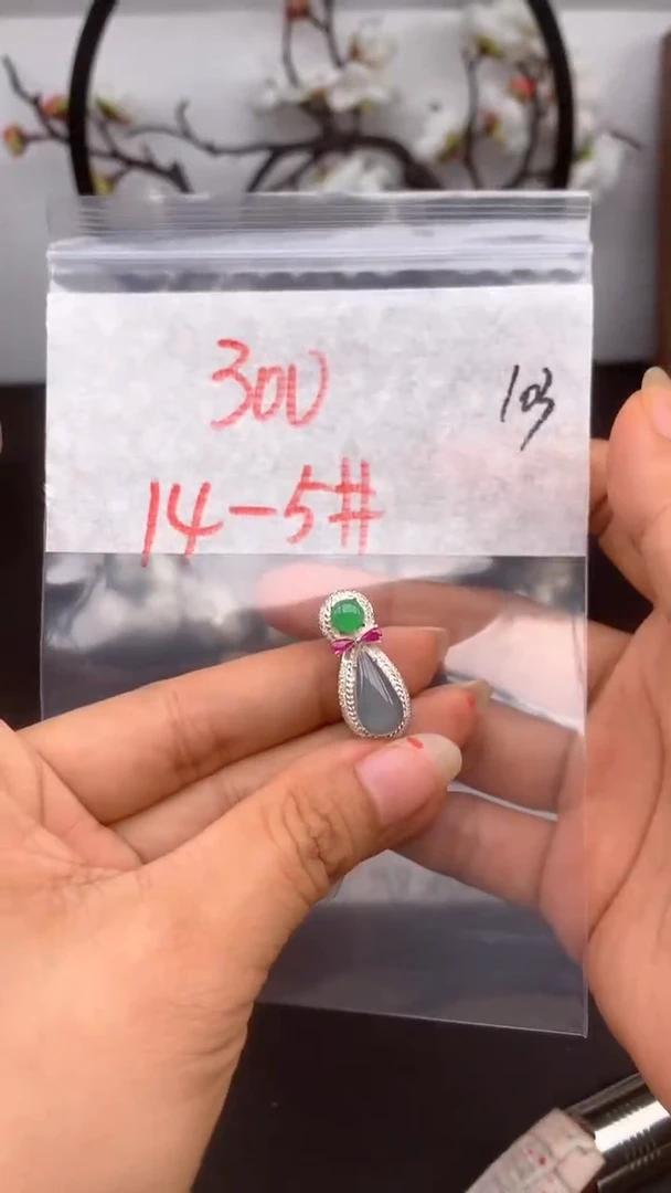 定制翡翠未镶嵌站**了天然缅甸A货翡翠