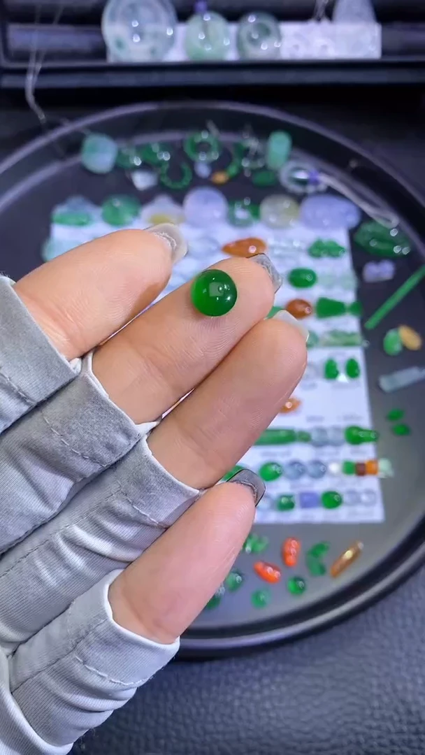 未镶嵌挂件翡翠蛋面