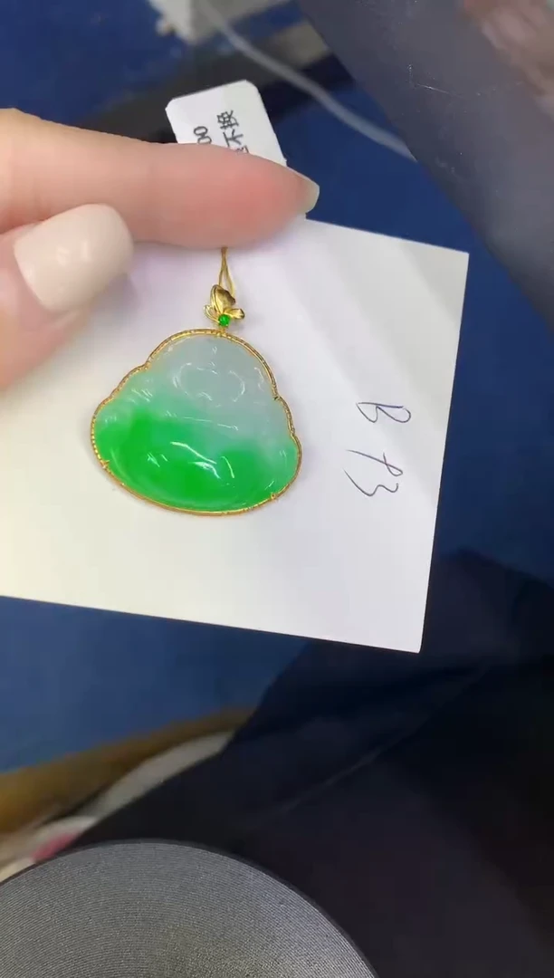颈饰18K金镶嵌翡翠缅甸天然翡翠A货