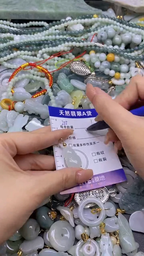 翡翠未镶嵌颈饰天然翡翠A货吊坠批量多样性发其一