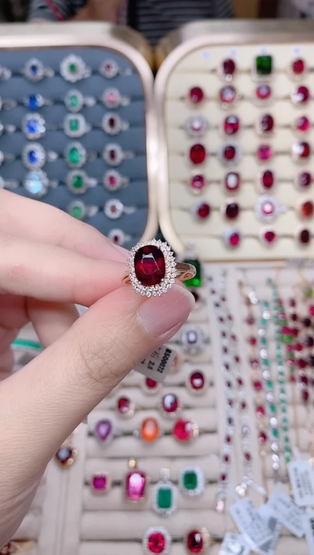 18K金镶嵌碧玺戒指碧玺2.6CT