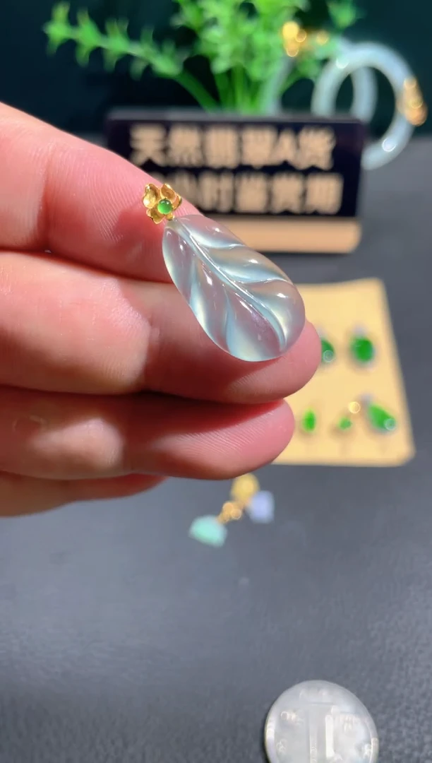 翡翠18K金镶嵌颈饰翡翠