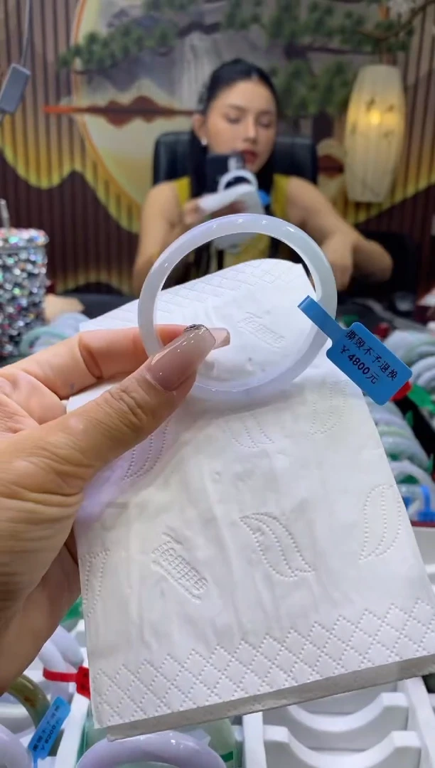 翡翠手镯未镶嵌多人00517