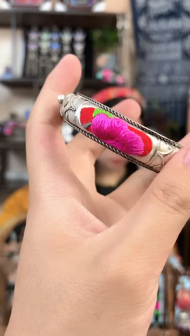 织绣民族风非遗老绣饰品578