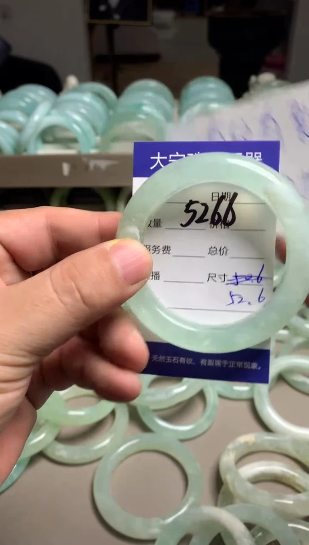 【闪购商品】蛇纹石玉手镯未镶嵌5266