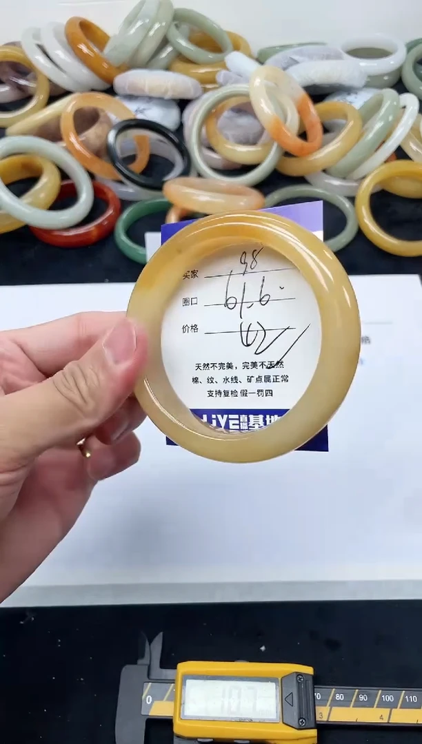 未镶嵌手镯石英质玉98