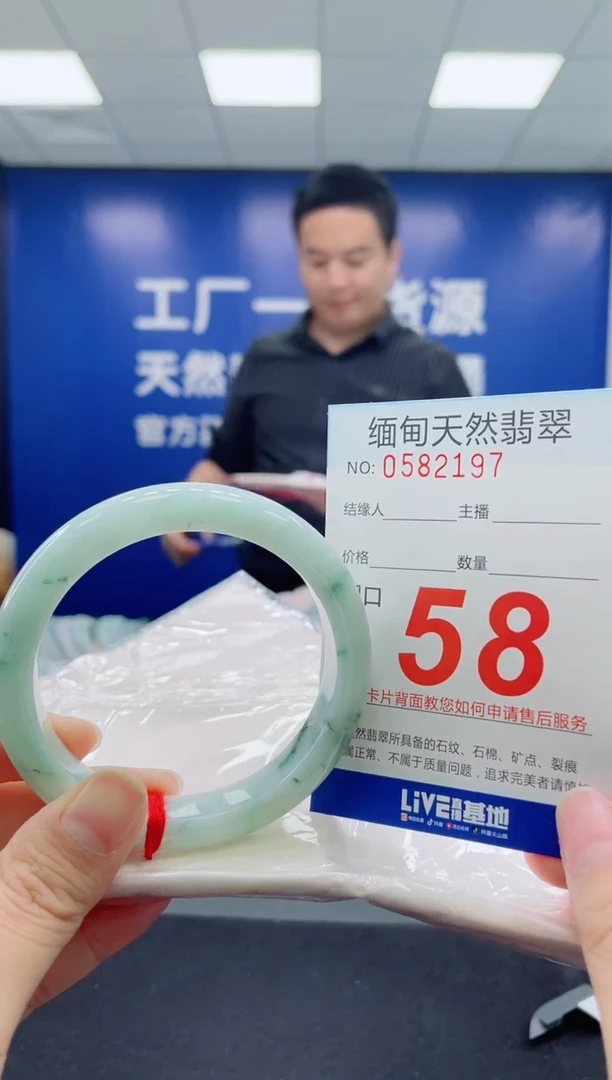 未镶嵌手镯翡翠天然翡翠手镯