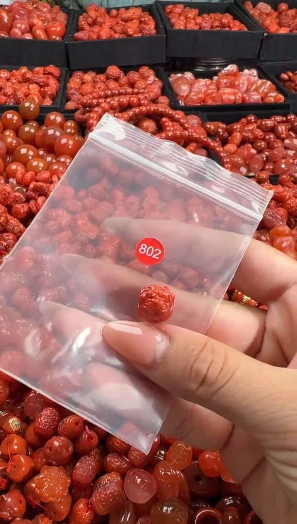 南红玛瑙未镶嵌颈饰1