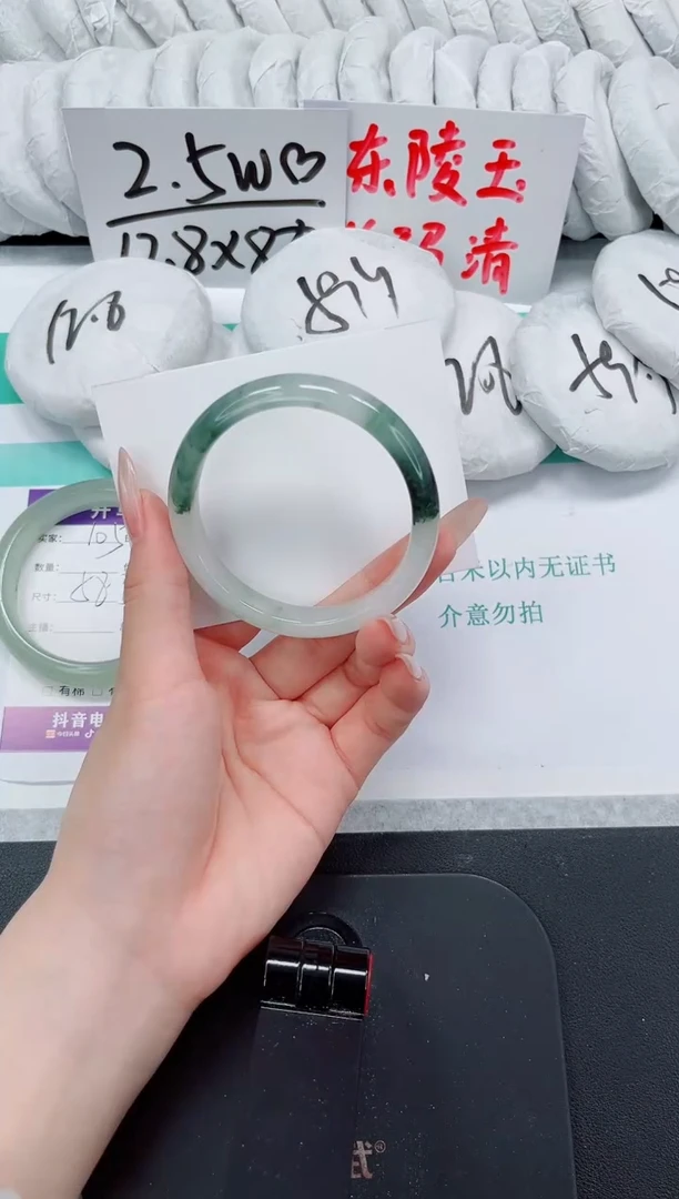 石英质玉手镯未镶嵌106-56