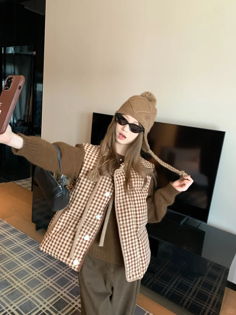 2025秋季新款韩系松弛感咖色毛衣格子马甲搭配休闲裤显瘦三件套女