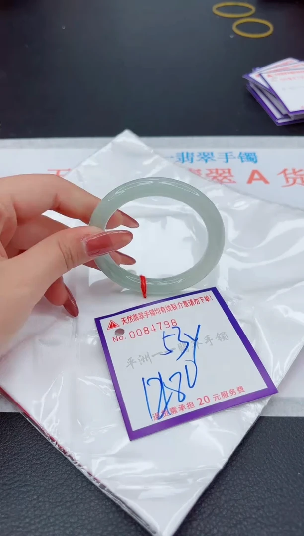 翡翠手镯未镶嵌1