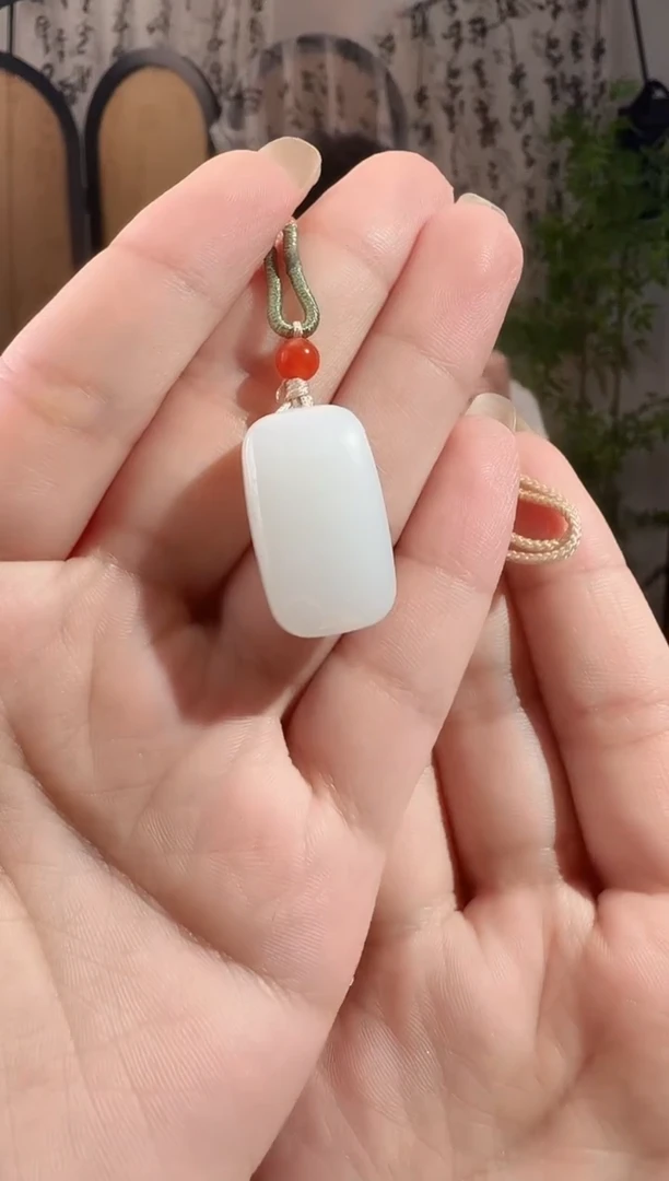 和田玉未镶嵌颈饰无事牌 p