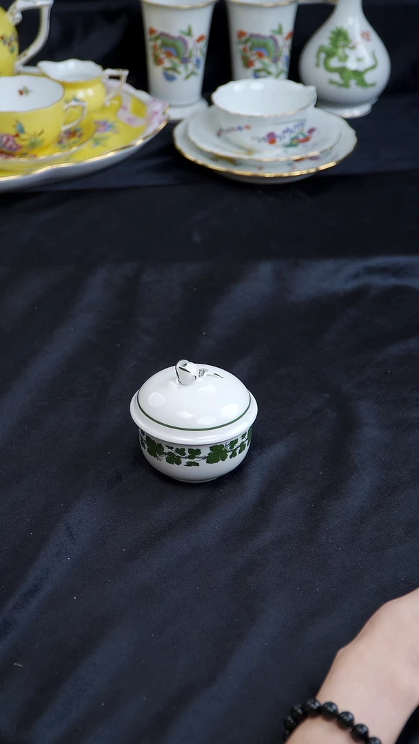 骨瓷婷婷中古器物如图所示64