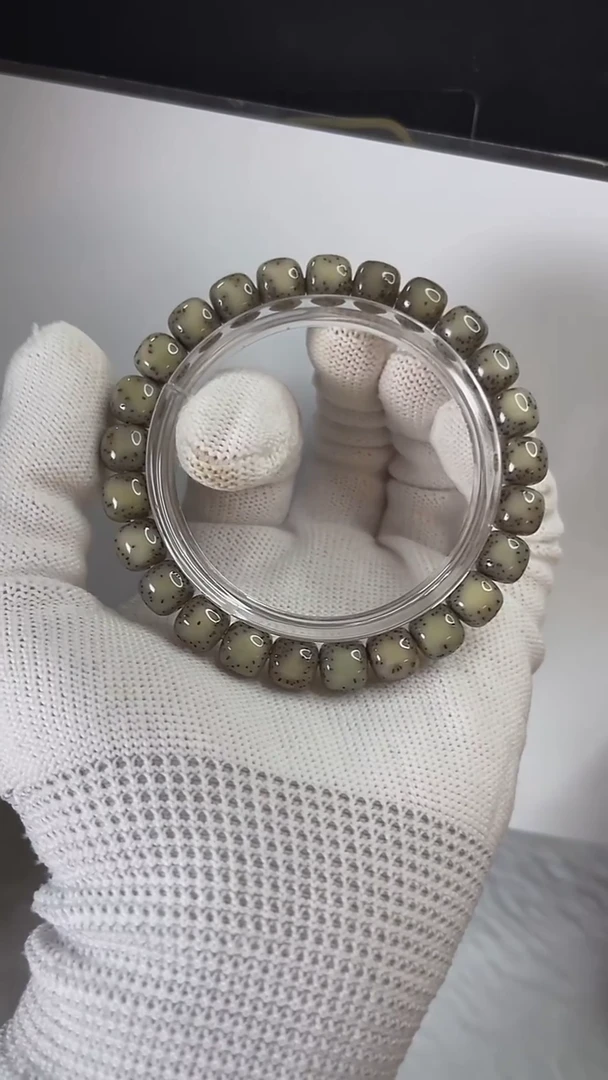 手串星月菩提小驼包9x8.d525