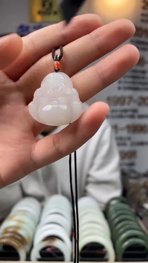 颈饰未镶嵌和田玉白玉佛公吊坠一件