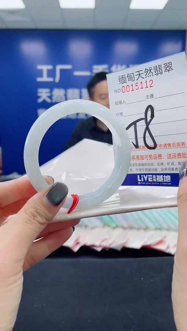 未镶嵌手镯翡翠天然翡翠手镯