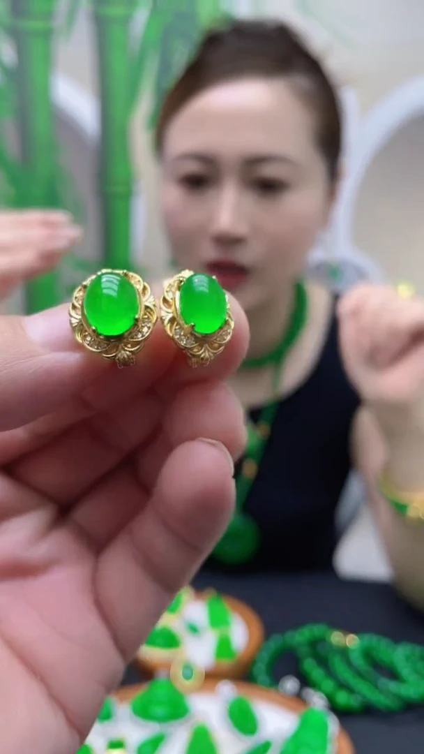14K金镶嵌翡翠耳饰A110