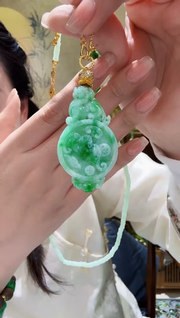 颈饰未镶嵌翡翠吊坠