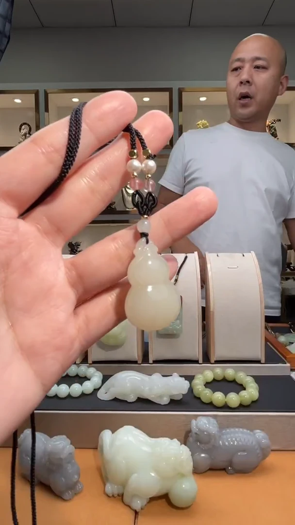 颈饰未镶嵌和田玉苏