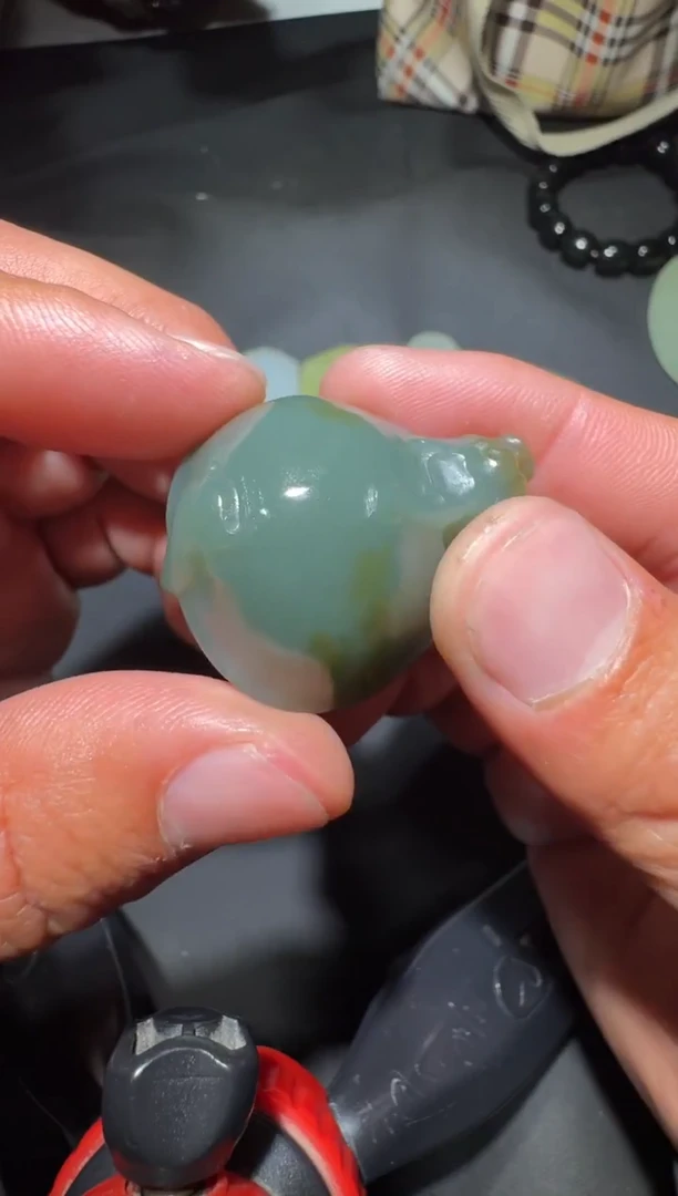 未镶嵌和田玉（糖玉）挂件和田玉