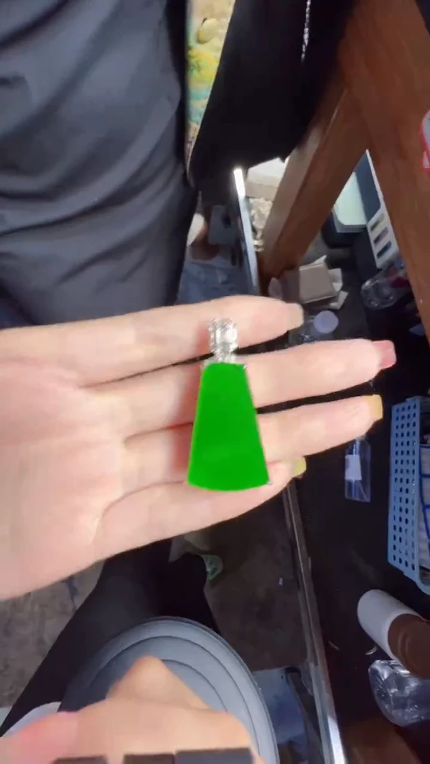 未镶嵌定制翡翠翡翠A货有轻微色差属于正常现象无事牌多样性发货1