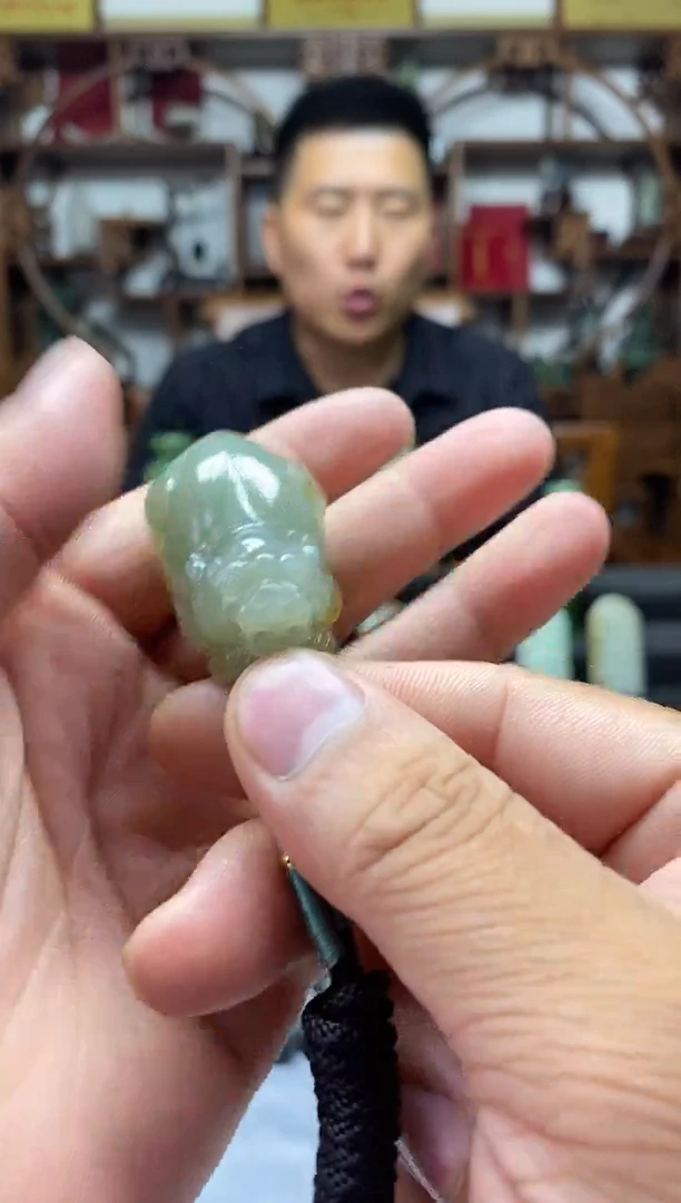 和田玉未镶嵌挂件且末带糖貔貅