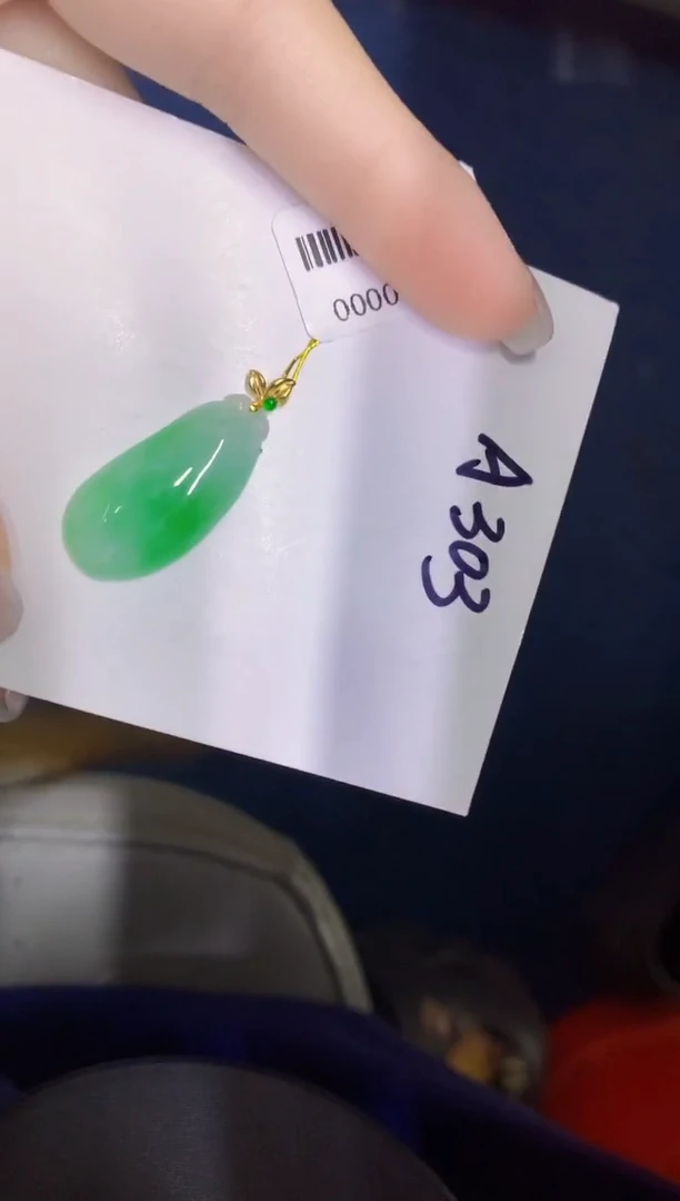 颈饰18K金镶嵌翡翠缅甸天然翡翠A货