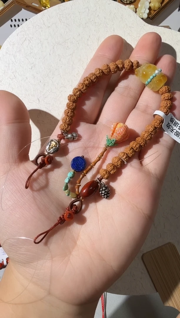 【闪购商品】琥珀手链未镶嵌琥珀小熊手机挂