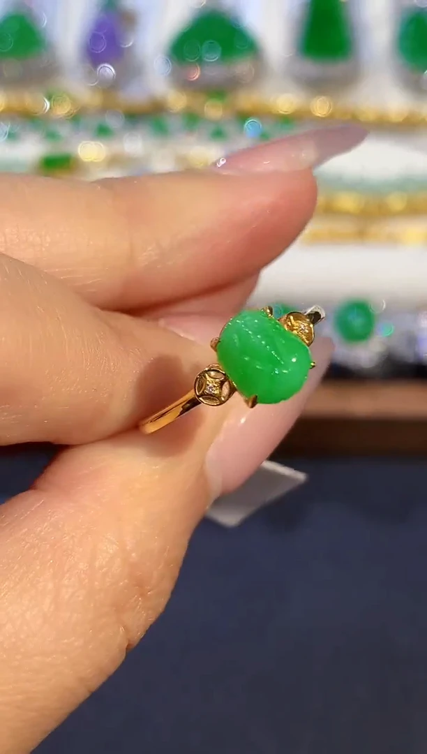 18K金镶嵌戒指翡翠L0507多样性发其一