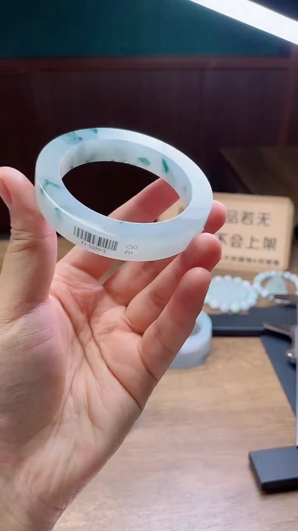 定制翡翠手镯未镶嵌定制