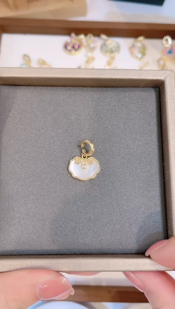 【闪购商品】淡水珍珠颈饰合金吊坠