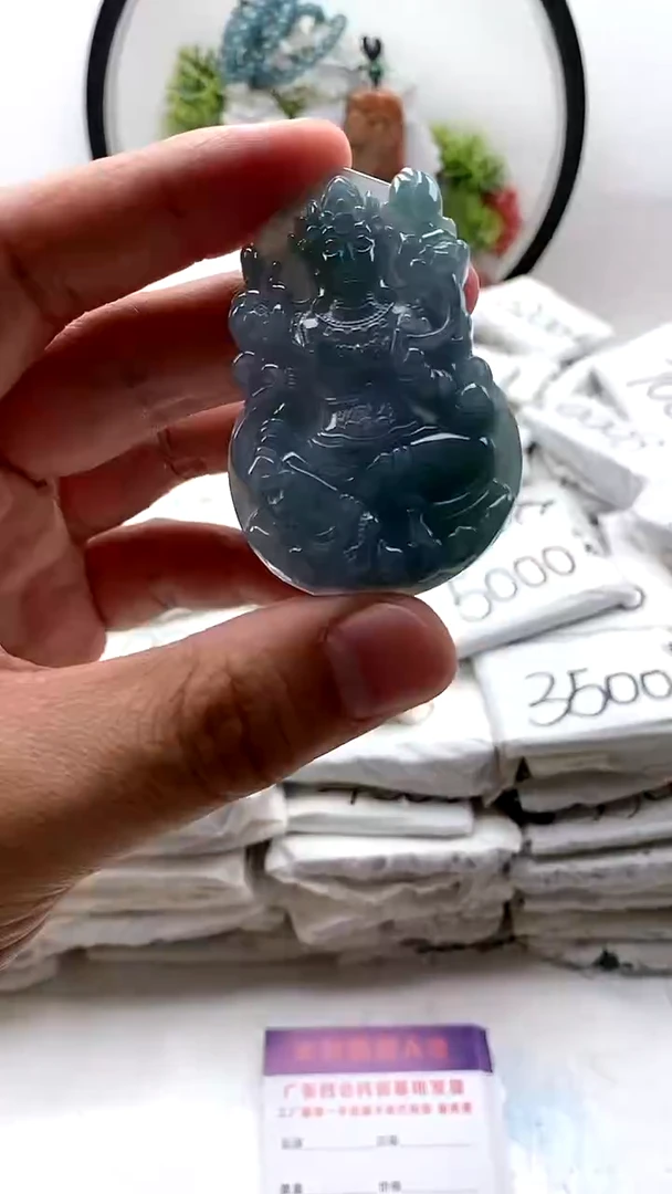 翡翠未镶嵌颈饰观音牌