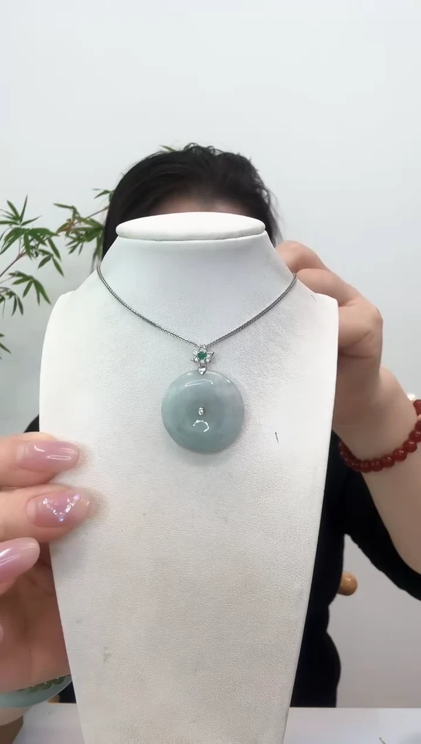 【闪购商品】翡翠吊坠(赠链)银S925镶嵌平安扣