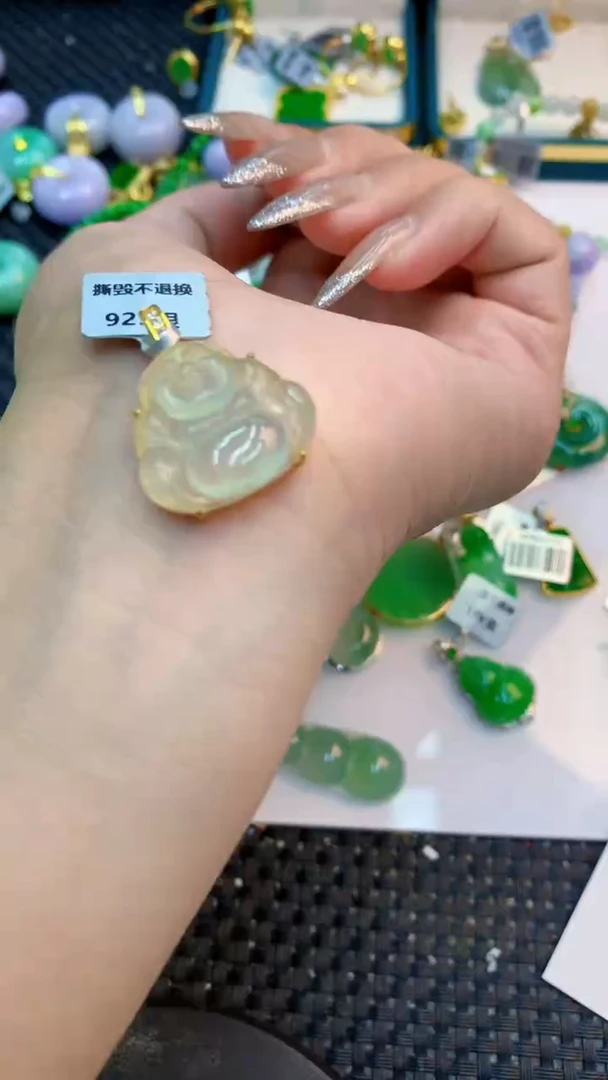 颈饰未镶嵌翡翠1