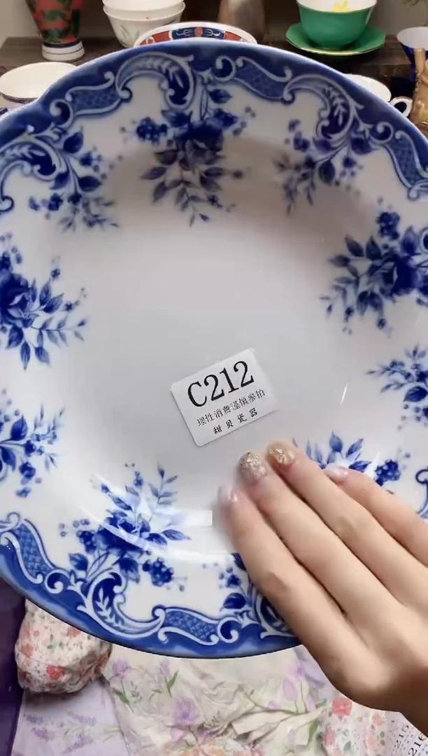 瓷片妈****蜜                C212