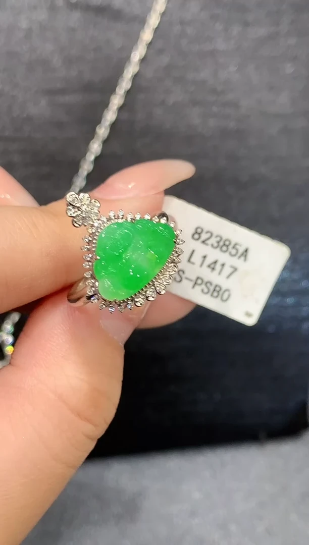 18K金镶嵌戒指翡翠多样性发其一