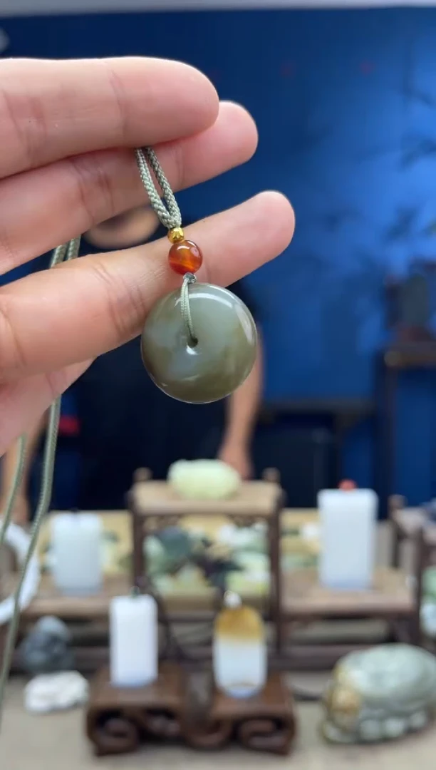 和田玉未镶嵌颈饰1