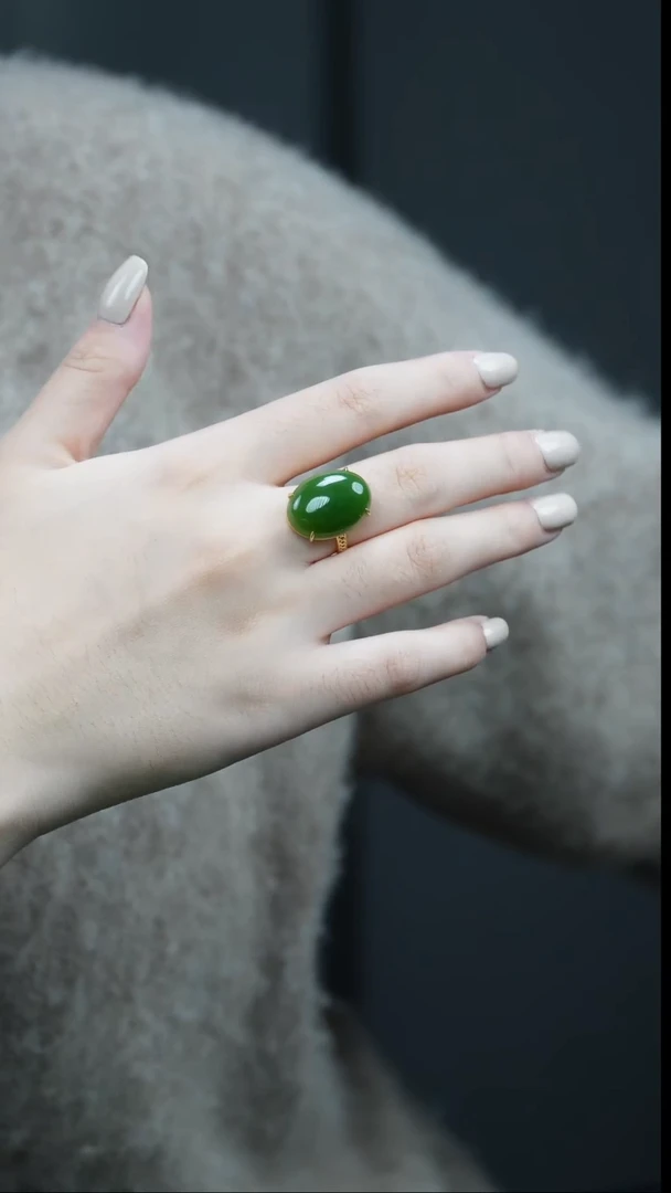 18K金镶嵌戒指和田玉1