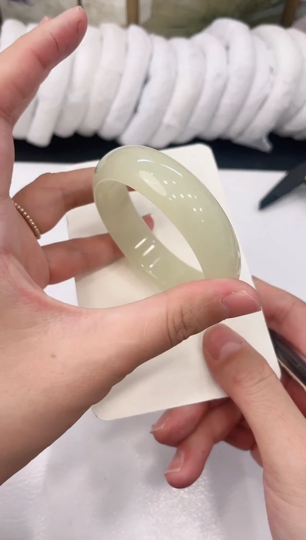 未镶嵌手镯石英质玉C225