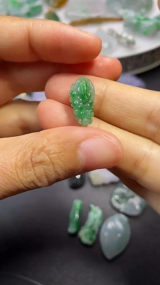 颈饰未镶嵌翡翠吊坠