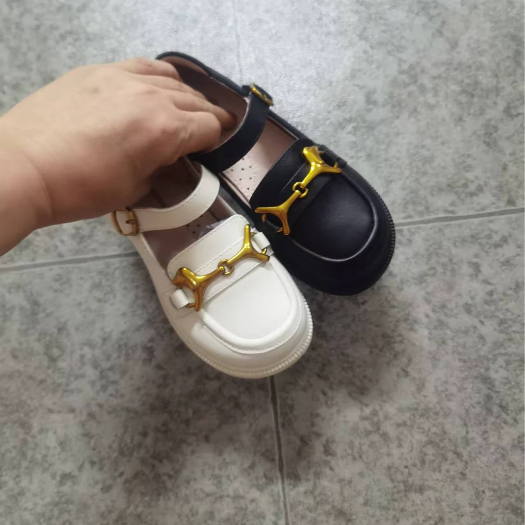 1068 1069儿童时尚休闲鞋