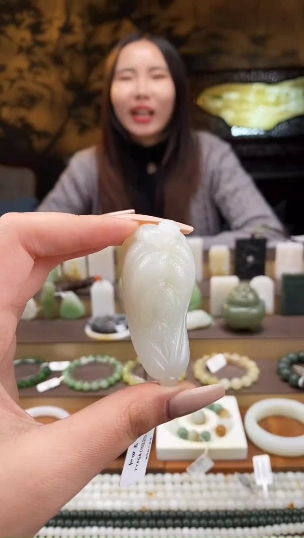 颈饰未镶嵌和田玉且末白玉 大白菜