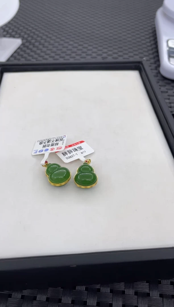 吊坠(不含链)18K金镶嵌和田玉葫芦（多样性发一件）D2827-1