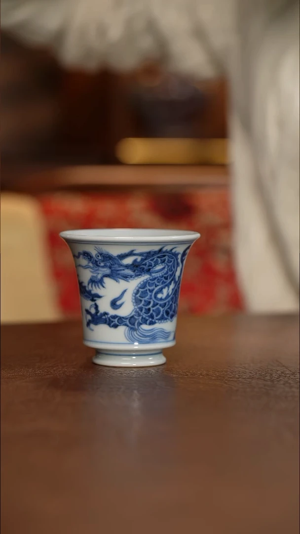 元青花铠甲龙纹马蹄杯