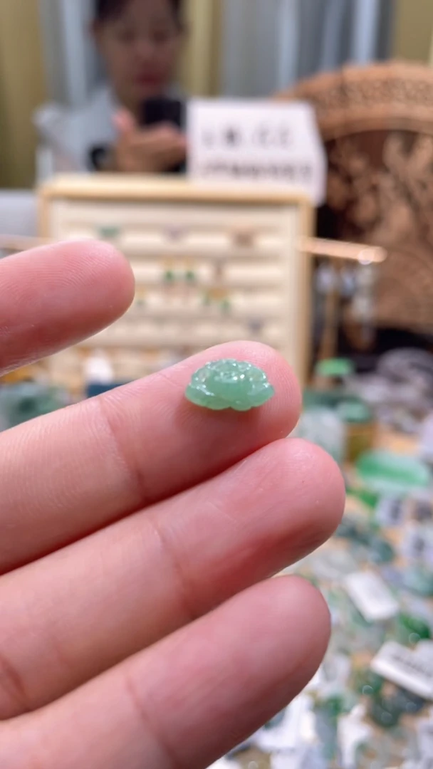 颈饰未镶嵌翡翠花