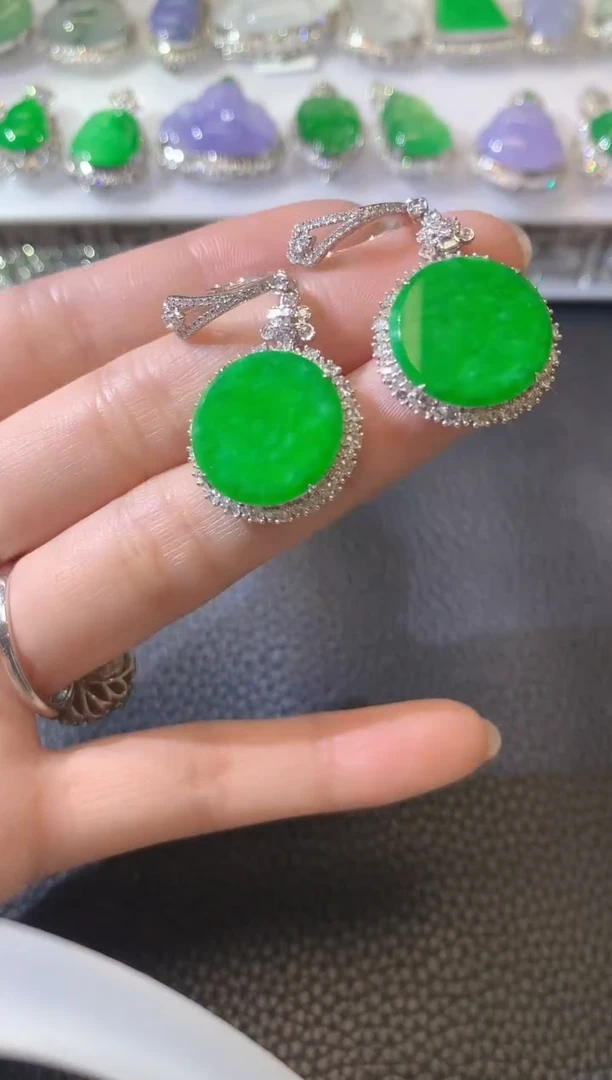 【闪购商品】翡翠耳饰18K金镶嵌A60翡翠