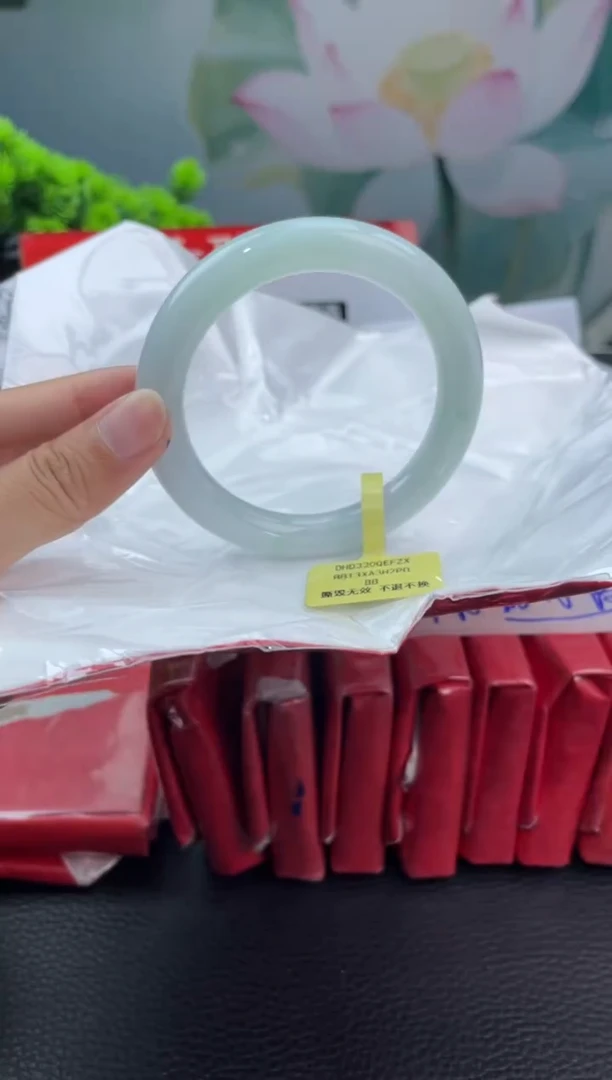 翡翠手镯未镶嵌1翡翠手镯