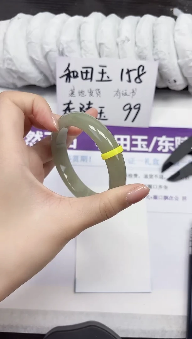 未镶嵌手镯石英质玉D65-56.57