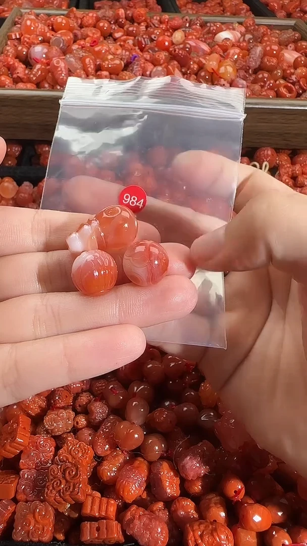 颈饰未镶嵌南红玛瑙1