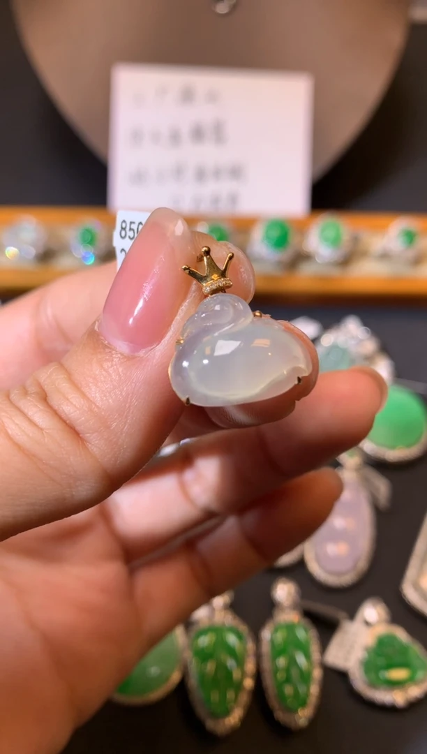 【闪购商品】翡翠吊坠(不含链)18K金镶嵌吊坠